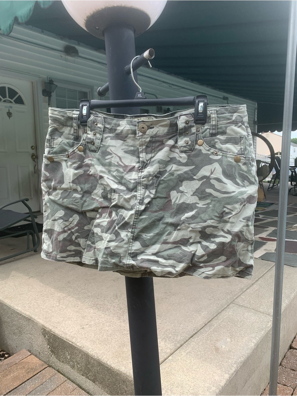 lei Women's Camo Skort in Green and Brown/pockets with metal studs. - Picture 5 of 8